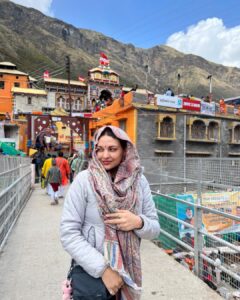 Himanshi Khurana Instagram - PoV : you are on chaar dham yatra