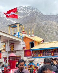 Himanshi Khurana Instagram - PoV : you are on chaar dham yatra