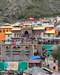 Himanshi Khurana Instagram - PoV : you are on chaar dham yatra