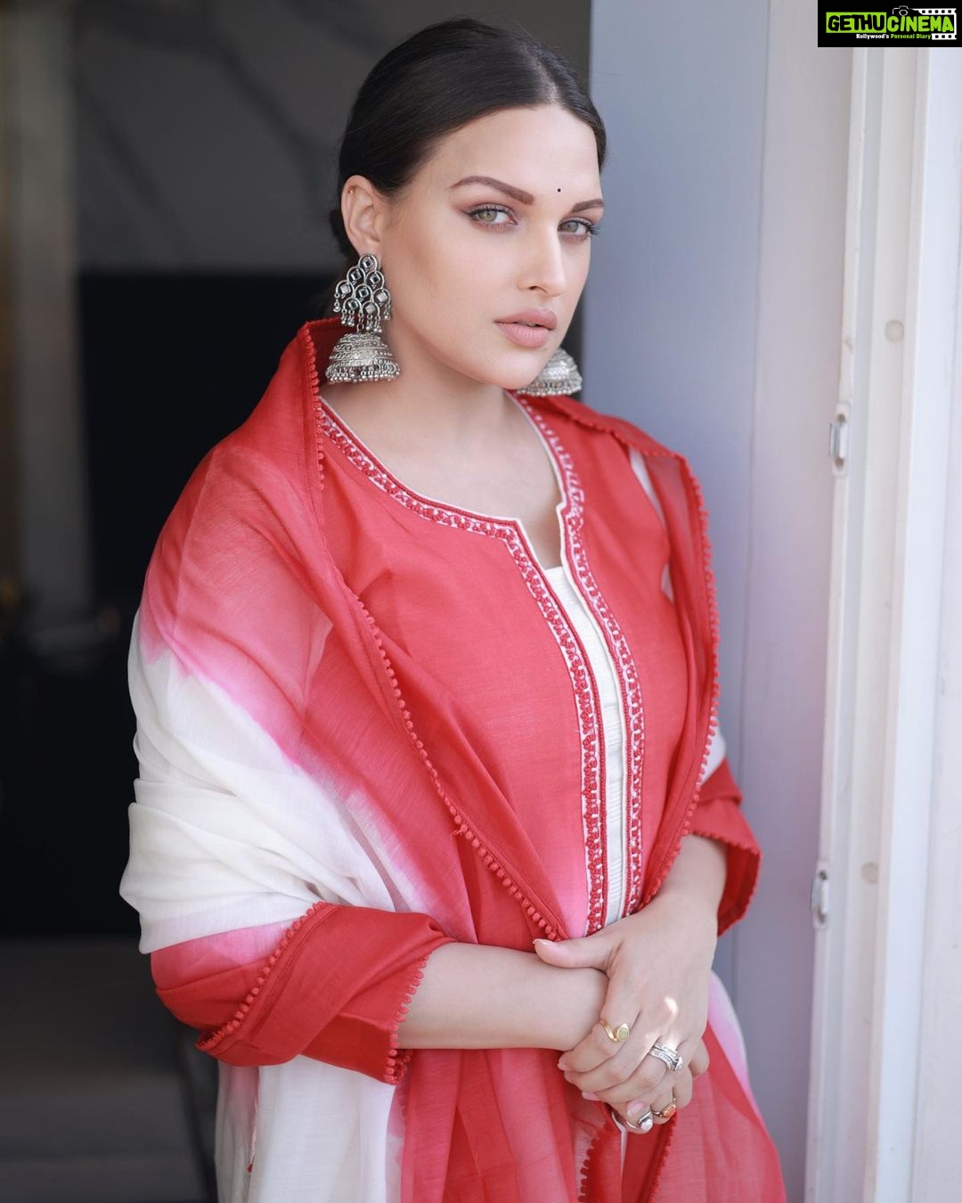 Himanshi Khurana Instagram Outfit Suidhaagabyshweta Jewellery Urbanmutiyar 📸 