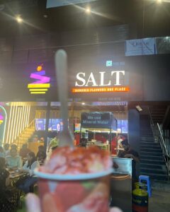 Hussain Dalal Instagram - Yaad hai?... jab garmiyon mein, lunch break ke dauran hum chhup kar school ke gate mein haath daal kar, thele se amrood khareeda karte the ? Aur lete hue cheenkh kar poochhte the "mirchi powder aur Namak daala na ? ".... 
Bas Wahi taste humari life mein comeback kar Raha hai ! 
@salt.pune makes the most amazingly authentic guava icecream with chili and SALT, (ofcourse ) on top ❤️
For a trip down memory lane, hop over to @salt.pune at Salunke Vihar. In Pune. Maharashtra. And experience nostalgia like never before !! iss EID WEEKEND par, I'm going to be at  @salt.pune where are you going to be ?
Photo credit - @zeebamiraie ❤️