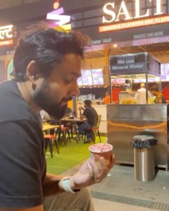 Hussain Dalal Instagram - Yaad hai?... jab garmiyon mein, lunch break ke dauran hum chhup kar school ke gate mein haath daal kar, thele se amrood khareeda karte the ? Aur lete hue cheenkh kar poochhte the "mirchi powder aur Namak daala na ? ".... 
Bas Wahi taste humari life mein comeback kar Raha hai ! 
@salt.pune makes the most amazingly authentic guava icecream with chili and SALT, (ofcourse ) on top ❤️
For a trip down memory lane, hop over to @salt.pune at Salunke Vihar. In Pune. Maharashtra. And experience nostalgia like never before !! iss EID WEEKEND par, I'm going to be at  @salt.pune where are you going to be ?
Photo credit - @zeebamiraie ❤️