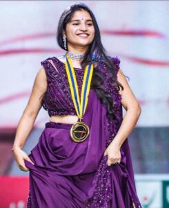 Indravathi Chauhan Instagram - Can't thank you enough @thisisdsp sir.Right from the time you gave me
the opportunity "till this time
where I've received this honour
from the hands of @ravibasrur Sir. 😊 If my sister wouldn't be with me I might not sing in this Rcdng stdio @iammangli .she is a great inspiration to me.😘❤️
Forever grateful!😍❤️🙏🏻….Thankyou so much @behindwoodsofficial
