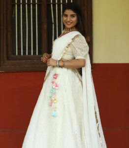 Indravathi Chauhan Instagram - Whenever I feel like I’m looking at most beautiful angel on earth:.🤪😜
And feeling like a princess in new Jewallary, dress❤️🤍…..
Thanks to: @emmadi_silver_jewellery_hyd 
@emmadi_silver_jewellery 
@emmadi_silver_jewellery_usa 
Styling: @kruthikutti 

Phtogrpr: @vikasseegu 
Makeup: @v.satish666 
Hair: @janibasha3676