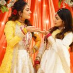 Isha Malviya Instagram - Posers —> swipe . Pic credits @akashdeep_16_50 . . . . . . . . . #udaariyaan #colors #nehmat #harleen #twinkle #candids #nehkleen