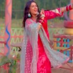 Isha Malviya Instagram - Minna Minna..💃🏻🌸 . @officialgarrysandhu @toor.manpreet #minnaminna #dance #punjabi #ishamalviya #trending