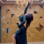 Isha Malviya Instagram - Kusu Kusu💚🔥 . Video Credit - @ravii_.5 Location Courtesy - @hairbuzzluxury @hairbuzz_artistry for best salon experience and services visit @hairbuzzluxury and @hairbuzz_artistry 😇 . #ishamalviya #kusukusu #dance #ishamalviyadance #udaariyaan #norafatehi