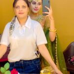 Isha Malviya Instagram - maa❤️🌎 . #maa#motherdaughter#reels#yaarmera#reelit#motherlove