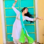 Isha Malviya Instagram - some classical moves🙈❤️ . #kathak#dance#reels#udaariyaan#jasminsandhu##gharmorepardesiya @colorstv