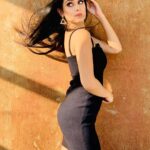 Isha Malviya Instagram - you can't dull my sparkle✨🖤 . ➡️i love these pictures so much🥺swipe to see 2nd and 3rd one! . ➡️MUA @mohsinaansari_makeupartist 😍 . #fashion#model#isha#ishamalviya#explorepage#blackislove#blackoutfit#skinfitdress#mondayvibes#ikgoals#ishafam#210k#lifestyle#quarantined#makeover#explore#fashionfeed#goodvibes#sunkissed#august#staytuned#loveyouall🖤