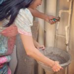 Jacqueline Fernandez Instagram - 🌸🌸🌸 these water bowls will help stray animals during these difficult summer months to hydrate and stay cool!! I sincerely request all those who can to pls get these mitti bowls or even mitti bowls from your own local potters and place them outside your buildings! Pls tag @jf.yolofoundation @thefelinefoundation so we can repost your amazing work and spread the word!!! I got my mitti bowls from the @thefelinefoundation thank you so much for this amazing initiative 💜 also the water bowls need to be cleaned and refilled daily to avoid stagnant water and to keep it fresh and hygienic for the community!