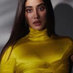 Janhvi Kapoor Instagram - appreciation post for my team 😩 thank you for always making me feel so fiiiine 💕 @rivieralynn @mikedesir @vaishnavpraveen @priyankarkapadia