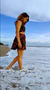 Jaseela Parveen Instagram - In Frame @jaseela_parveen
Photography @seny_p_arukattu
#Outfit @think_over_things_signature
Location Puthuvyppu Beach
Assisted by @vidhul_biju
Shot with @oneplus  9pro
@oneplus_india

www.senyphotography.com

Shot with @fujifilmxindia 
#GFX50s 
#fashionphotography #Beachphotography #sunset #Jaseela #fashion #fashionphotographer #senyparukattu #senyphotography #goldenhourphotography
