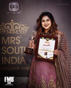 Jaseela Parveen Instagram - Thank you so much @pegasusglobalpvt presents FMB MINNALAI award for considering me ... 

Photography: 📸 @wedlife_photography_ 
Costume : @glowthedesignerhub ❤️
MUA : @remaleriza_makeup_artist 

@uniquetimes_ 
@drajitravi 

#manappuramfinanceltd #dque #pegasusglobal #pegasusevents #minnalai #fmbaward #filmaward #jaseelaparveen #serialaward #Asianet #zeekeralam #positivity #motivation #selflove #happiness #inspiration #mindset #loveyourself #life #belief #believe #goals #limitations #success #music #smile #happy #inspired #bts