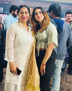 Jaseela Parveen Instagram - It was an unexpected meet though it was a wonderful pleasure seeing you here after 7 years Mummy @priamenon 😍… You are the same beautiful chic as before ♥️ happy for sharing a screen with you ♥️Love you more ♥️