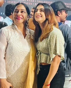 Jaseela Parveen Instagram - It was an unexpected meet though it was a wonderful pleasure seeing you here after 7 years Mummy @priamenon 😍… You are the same beautiful chic as before ♥️ happy for sharing a screen with you ♥️Love you more ♥️