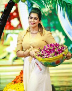 Jaseela Parveen Instagram - Happy Onam to everyone ❤️❤️❤️

Costume curtesy: @arsignatureofficial 
@elizabeth_gilroy 
Photography: @jinishphotogenic 
Location : star magic 
Show director : @anopjohn ❤️

#positivity #positivevibes #love #motivation #selflove #happiness #inspiration #mindset #loveyourself #life #belief #believe #happyme #goals #limitations #success #nature #believe  #lifestyle #music #motivational #smile #happy #inspire #fitness #inspired #fitness #jaseelaparveen #bts