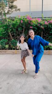 Juhi Parmar Instagram - Koi Tum Sa Nahin…..lyrics truly written for you my Ginni! Happy Sunday, make memories with your favourite person this Sunday just like us 😇
#love #motherdaughter #bond #forever #reels #reel #reelsinstagram