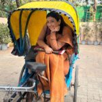 Juhi Parmar Instagram – Neerja is ready for a cycle rikshaw ride.. 
Wanna join??!!!
#nostalgia #cyclerikshawride #90s #yehmerifamily #yehmerifamilyonamazonminitv #neerja
