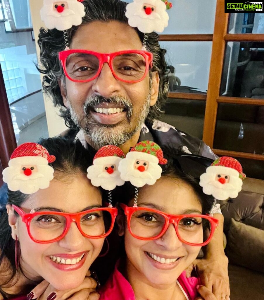 Kajol Instagram - How many Santas do we have ??? Can’t make up my mind or my maths .. 😜