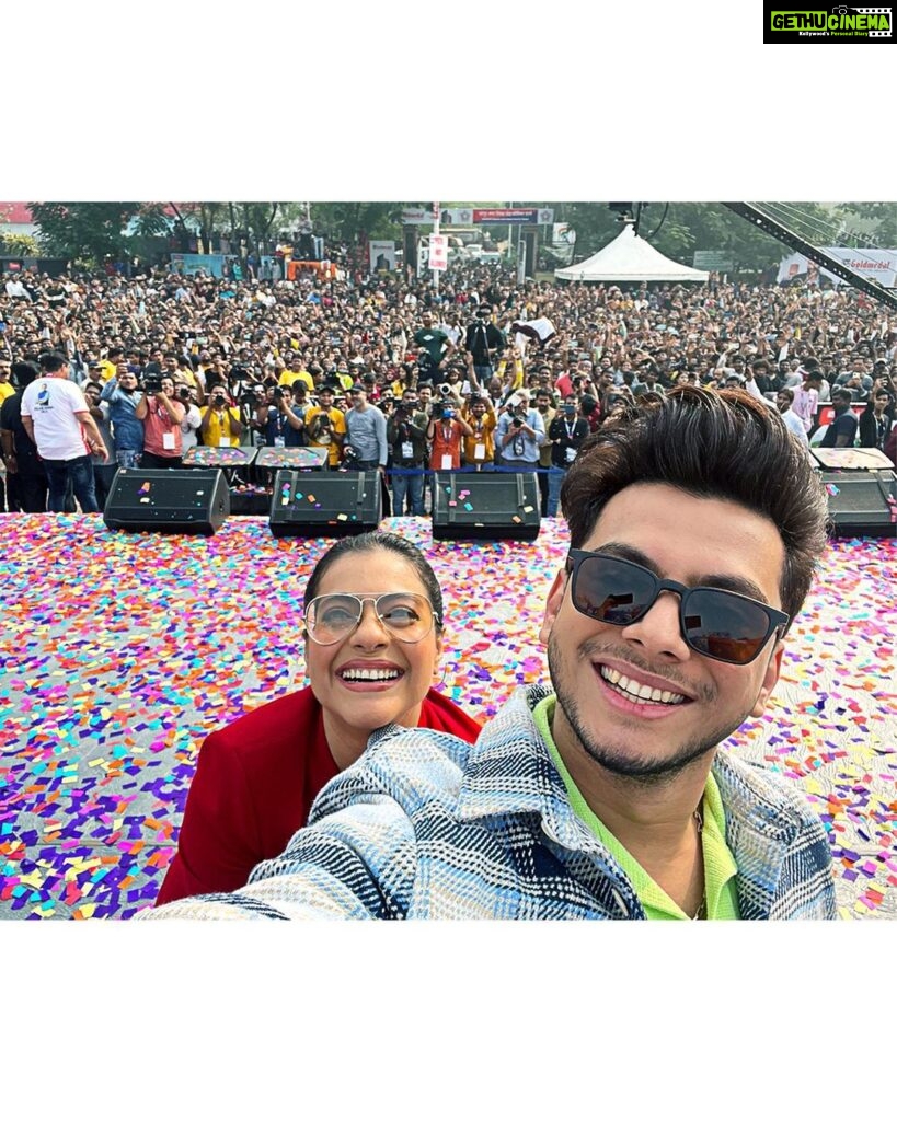 Kajol Instagram - Energy levels clocking at 100 on an early morning at Malad Masti. Loads of fun with these lovely people! ❤️ . #RedForSalaamVenky #SalaamVenky