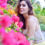 Kangna Sharma Instagram - Love is the flower you have Got to let grow ❤️💐💐