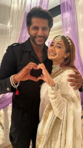 Karanvir Bohra Instagram - Tokey tokey tokey bhalobashbo shojoni to all our fans who are giving soo much love to all of us in #humrahenarahehum 

📸 @theonly_ajayabhi
.
.
#tinadatta #tina #bengal #bhalobasha #karanvirbohra #setlife #shooting #shoot #reelsinstagram #réel #reels #trending