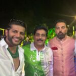 Karanvir Bohra Instagram - Congratulations @bhamlafoundation for spreading such an awareness on #worldenvironmentday on such a level and the icing on cake was the honourable CM @mieknathshinde giving such an inspiring speech on environment… @drshrikantshinde you are like an extension of your father, will spoken, humble and so much of positivity, was a pleasure meeting you too… @pratap_sarnaik sir you are an inspiration and the most amazing person I know and I love you so much🤗 @iamshaileshlodha aapre waaste kai kehu ❤️❤️❤️ you are taking me to #ayodhya #ramtemple to put a brick I too want to be that #squirrel @lakshyarajsinghmewar aapne khamakhani are maaro bahut saro laad ❤️ @singer_shaan and @yashbirla let’s go to #ayodhya 🔱🔱🔱 @shiamakofficial you are gifted and the personally signed gift that you have given me #lawsofthespiritworld I’m sure it will be a great guidance in my future… And last but not the least @saherbhamla at such a young age you are working for such an amazing cause, god bless you #omnamashivaya 🔱