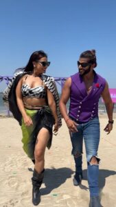 Karanvir Bohra Instagram - Girl @divyaagarwal_official i want to hear you whisper it about what we shot in #diu coz I'm getting a #kink Outta it. 😝
Can't wait for you guys to catch this  guest episode of our new show on Atrangi TV! 

 @niveditabasu @atrangiitvandapp #karanvirbohra #divyaagarwal