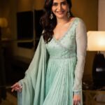 Karishma Tanna Instagram - 🩵🩵 Outfit- @jigarmaliofficial Make up @makeupbyvishakha Hair @sujata_1810 Jewellery- @minerali_store Juttis- @fizzygoblet Styled by- @sukritigrover Styling Team- @vanigupta.23 @jivikasetpal