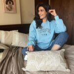 Karishma Tanna Instagram - Boo 👻 #potd #mood #laze #love #instagram #explore Thanku for the Bedcover set @houmnindia ❤️ Jumper @srstore09
