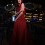 Karishma Tanna Instagram - Holaaaaaa 👋 #red #love #mood #potd #explore #karishmatanna