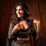 Karishma Tanna Instagram - Smile pleaaaseeee 😬 #sunday #mood #instagram #karishmatanna