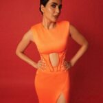 Karishma Tanna Instagram - Orange is the new Orange 😎 @feminaindia awards . #aboutlastnight #potd #explore #love #karishmatanna Outfit- @gennyofficial Make up @makeupbyvishakha Hair @shefali_hairstylist.81 Jewellery- @anmoljewellers Styled by- @sukritigrover Styling Team- @vanigupta.23 @simrankumar19