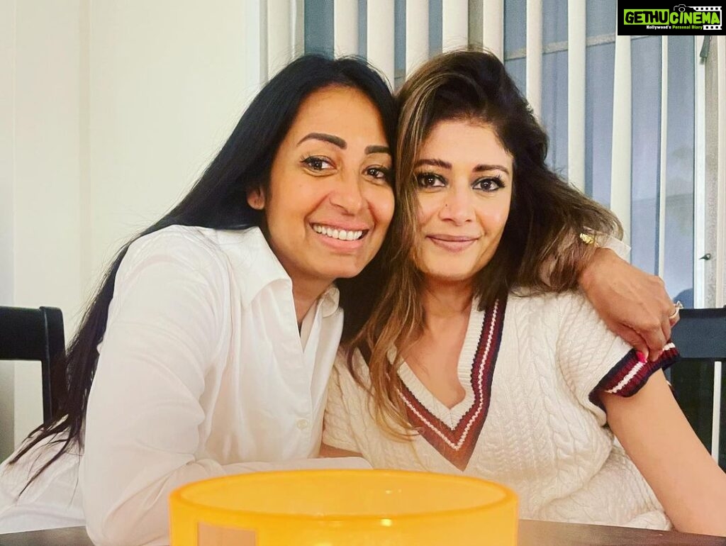 Kashmera Shah Instagram - AND WE ARE BACKKKKKK… I don’t believe friendship means forgetting or even forgetting… it means being there for for the other person when the rest of the world has left and above all it means NEVER forgetting the memories and the reason you were friends in the first place. Welcome back in my life my doll @poojabatra and thank you for this my lovely friend @inder_sudan you are a true buddy