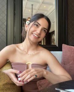 Kashmira Pardesi Instagram - Aloha 🌸