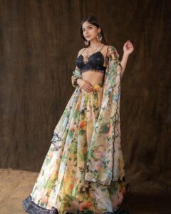 Kashmira Pardesi Instagram - Styled by @rashmitathapa 
Wearing @geethikakanumilli 
Jewellery @karnikajewelshyd 
Makeup/hair @makeuphairbyrahul 
Shot by @pranil_chintewar