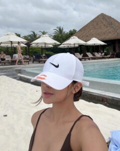 Kashmira Pardesi Instagram - Find me under the palms 🌴🌊

@touronholidays @heritanceaarah 

#touron #touronmaldives #HeritanceAarah #HeritanceHotelsandResorts #HeritanceExperience #SunnySideofLife #PremiumAllInclusive