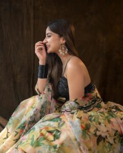 Kashmira Pardesi Instagram - Styled by @rashmitathapa 
Wearing @geethikakanumilli 
Jewellery @karnikajewelshyd 
Makeup/hair @makeuphairbyrahul 
Shot by @pranil_chintewar