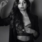 Kashmira Pardesi Instagram - I got black I got white, what do you want? @nataliaarantseva @senyarantseva @hairby_vijaya