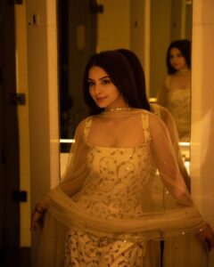 Kashmira Pardesi Instagram - This beautiful look ✨
Wearing @geethikakanumilli 
Jewellery @spillthebead 
Styled by @rashmitathapa 
Styling team @aishwarya128
Makeup hair - @makeuphairbyrahul 
Shot by @stargaze.404