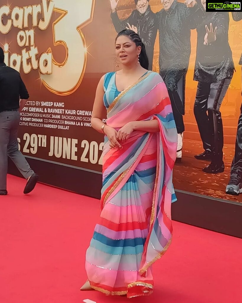 Kavita Kaushik Instagram - Beautiful & Elegant Actress @ikavitakaushik Looks Stunning as she poses in Colourful Saree at #carryonjatta3 Grand Trailer Launch. Have you seen Trailer yet? #kavitakoushik #carryonjatta3 #gippygrewal #sonambajwa #amirkhan