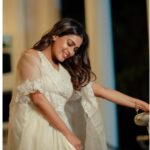 Keerthi shanthanu Instagram - White gold glam❕✨ Designer : @bandananarulaofficial Photography Team: @sat_narain @the.portrait.culture @shotsbyuv @srivathsan_vijayaraghavan @talesbyashif Hairdo : @chisellecrew