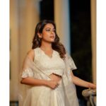 Keerthi shanthanu Instagram - White gold glam❕✨ Designer : @bandananarulaofficial Photography Team: @sat_narain @the.portrait.culture @shotsbyuv @srivathsan_vijayaraghavan @talesbyashif Hairdo : @chisellecrew