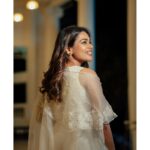 Keerthi shanthanu Instagram - White gold glam❕✨ Designer : @bandananarulaofficial Photography Team: @sat_narain @the.portrait.culture @shotsbyuv @srivathsan_vijayaraghavan @talesbyashif Hairdo : @chisellecrew
