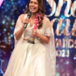 Keerthi shanthanu Instagram - 🤍💗 Happiness that flows naturally while being honoured with an award 🩷 #Televisionbeautyofthedecade Thank you @she_awards @she_india & team 🩷 Received from @actress_ramyapandian @samyuktha_shan 🩷 Beautiful outfit by my fav @bandananarulaofficial 🤍 Photography Team: @sat_narain @the.portrait.culture @shotsbyuv @srivathsan_vijayaraghavan @talesbyashif Hairdo : @chisellecrew @chisellemakeupandhair 🤍