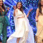 Keerthi shanthanu Instagram - 🤍💗 Happiness that flows naturally while being honoured with an award 🩷 #Televisionbeautyofthedecade Thank you @she_awards @she_india & team 🩷 Received from @actress_ramyapandian @samyuktha_shan 🩷 Beautiful outfit by my fav @bandananarulaofficial 🤍 Photography Team: @sat_narain @the.portrait.culture @shotsbyuv @srivathsan_vijayaraghavan @talesbyashif Hairdo : @chisellecrew @chisellemakeupandhair 🤍