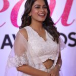 Keerthi shanthanu Instagram - 🤍💗 Happiness that flows naturally while being honoured with an award 🩷 #Televisionbeautyofthedecade Thank you @she_awards @she_india & team 🩷 Received from @actress_ramyapandian @samyuktha_shan 🩷 Beautiful outfit by my fav @bandananarulaofficial 🤍 Photography Team: @sat_narain @the.portrait.culture @shotsbyuv @srivathsan_vijayaraghavan @talesbyashif Hairdo : @chisellecrew @chisellemakeupandhair 🤍