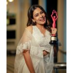 Keerthi shanthanu Instagram - 🤍💗 Happiness that flows naturally while being honoured with an award 🩷 #Televisionbeautyofthedecade Thank you @she_awards @she_india & team 🩷 Received from @actress_ramyapandian @samyuktha_shan 🩷 Beautiful outfit by my fav @bandananarulaofficial 🤍 Photography Team: @sat_narain @the.portrait.culture @shotsbyuv @srivathsan_vijayaraghavan @talesbyashif Hairdo : @chisellecrew @chisellemakeupandhair 🤍