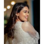 Keerthi shanthanu Instagram - White gold glam❕✨ Designer : @bandananarulaofficial Photography Team: @sat_narain @the.portrait.culture @shotsbyuv @srivathsan_vijayaraghavan @talesbyashif Hairdo : @chisellecrew